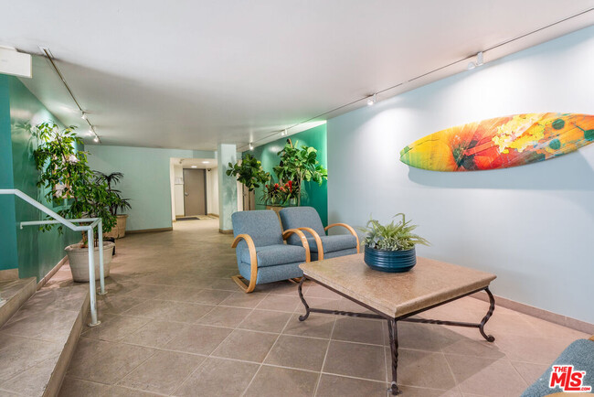 Building Photo - 723 Palisades Beach Rd