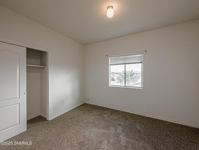 Building Photo - 3742 Piedras Negras Dr