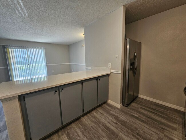 Building Photo - 9481 Highland Oak Dr