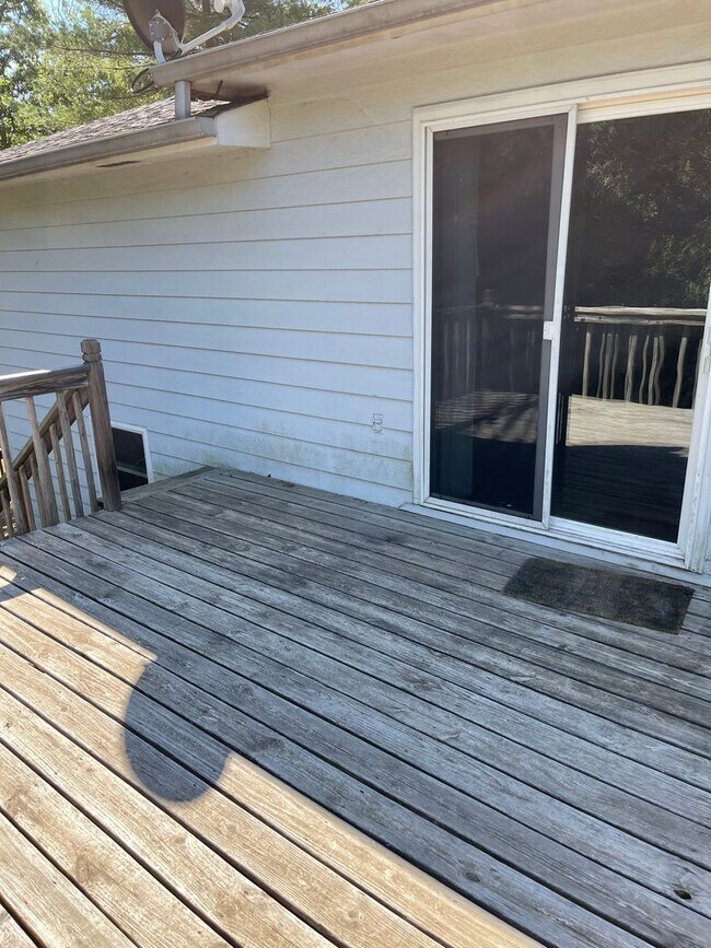 Building Photo - Available December 21st! SPACIOUS & PET FR...