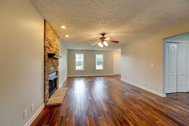 Building Photo - 791 Colin Ct