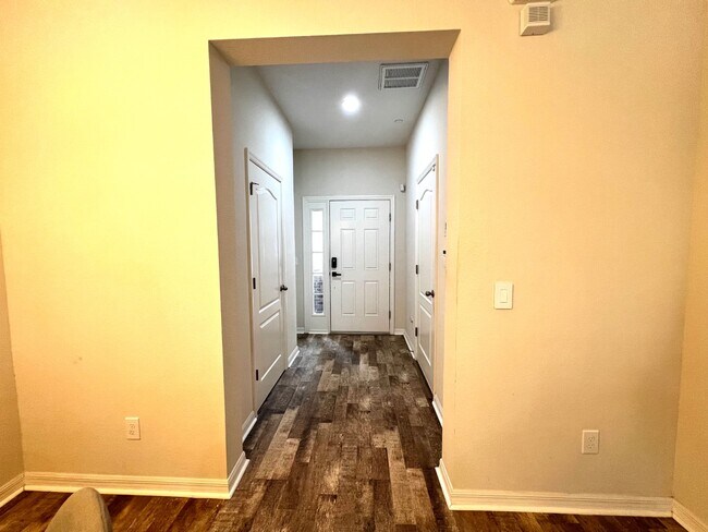 Building Photo - 1043 Taramundi Dr