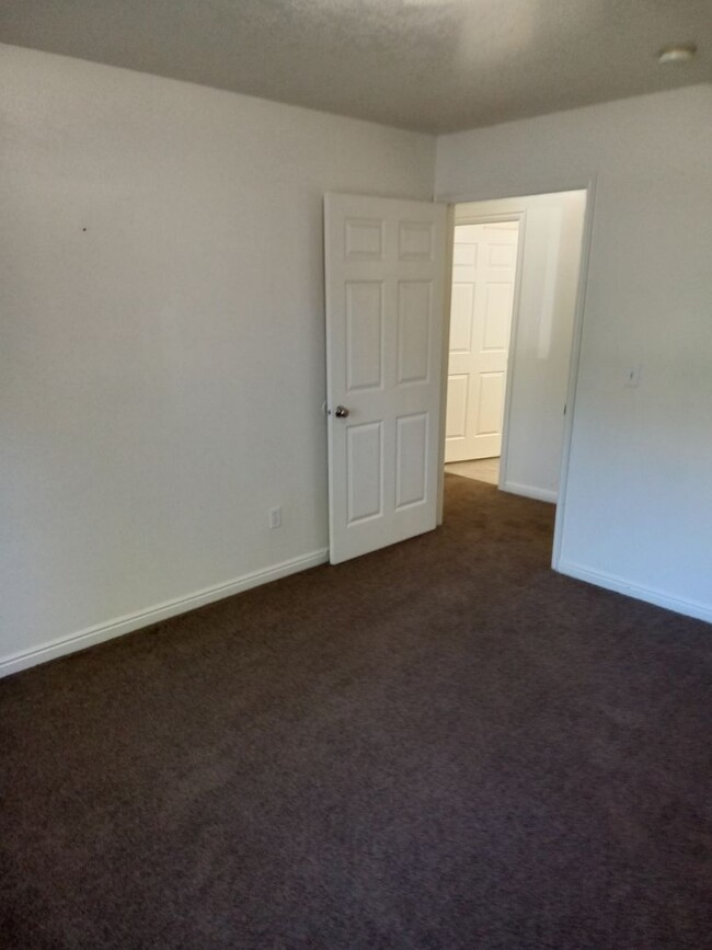 Building Photo - Willow Springs Condo
