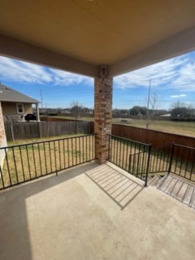 Building Photo - 813 Sandhill Branch Dr