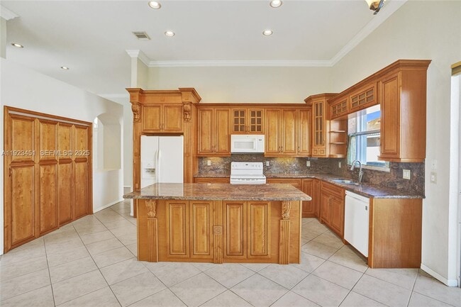 Building Photo - 345 SW 188th Ave