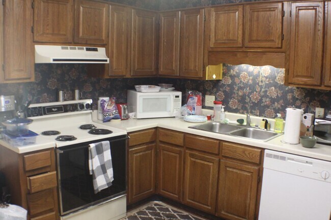 Building Photo - 2 Bed 2.5 Bath Condo