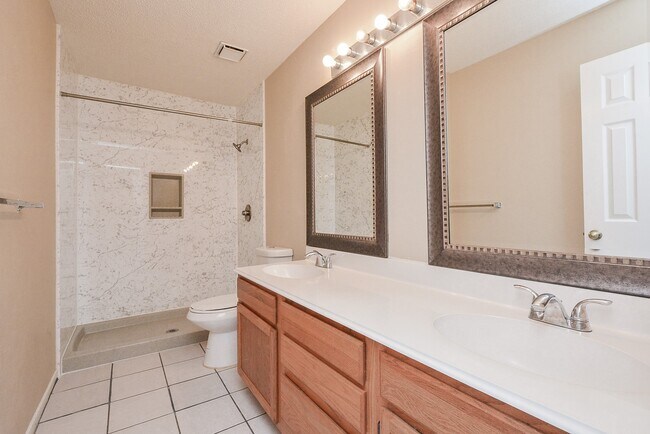 Building Photo - 10 Ridgecross Pl