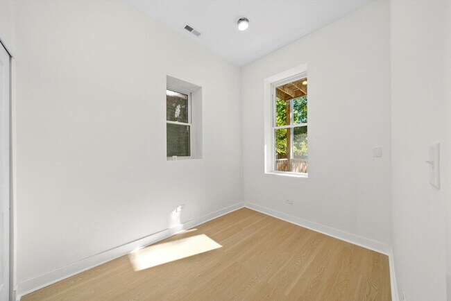 Building Photo - 3037 W Lexington St