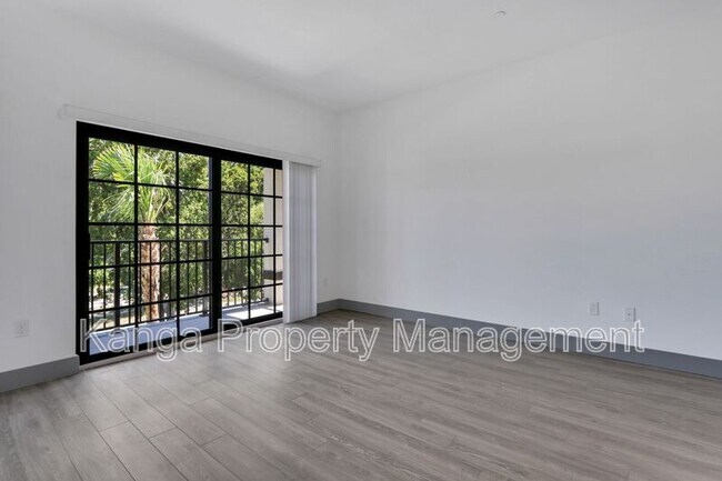 Building Photo - 630 NE 14th Ct