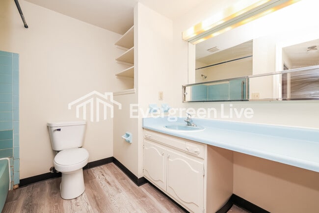 Building Photo - 6125 Honeygate Dr