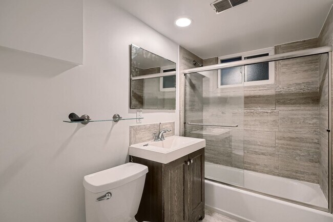 Building Photo - 3125 N Raleigh St