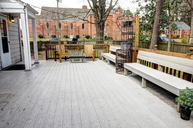 Building Photo - Beautiful and Spacious 2bd/1ba Home Near Northgate Park in Durham's Colonial Village!