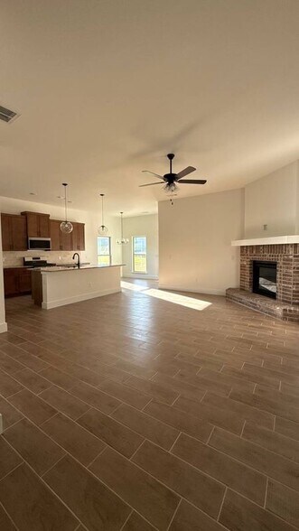Building Photo - 1413 E Riverton Rd