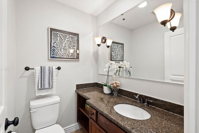 Building Photo - Bright and Spacious 2-Bedroom Condo with W...