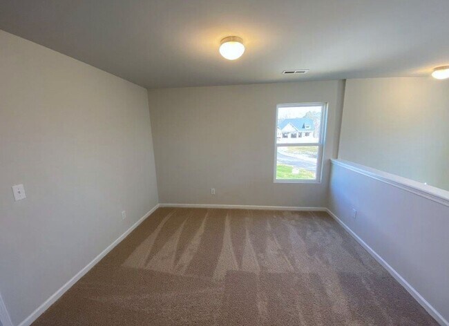 Building Photo - Beautiful 3 Bedroom, 2 1/2 Bathroom Home off Robinhood Rd in Winston!