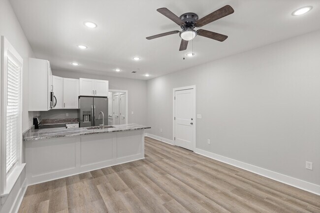Building Photo - 305 Okaloosa Ave