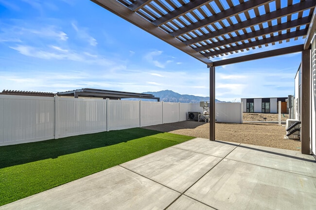 Building Photo - 13848 Scenic Crest Cir