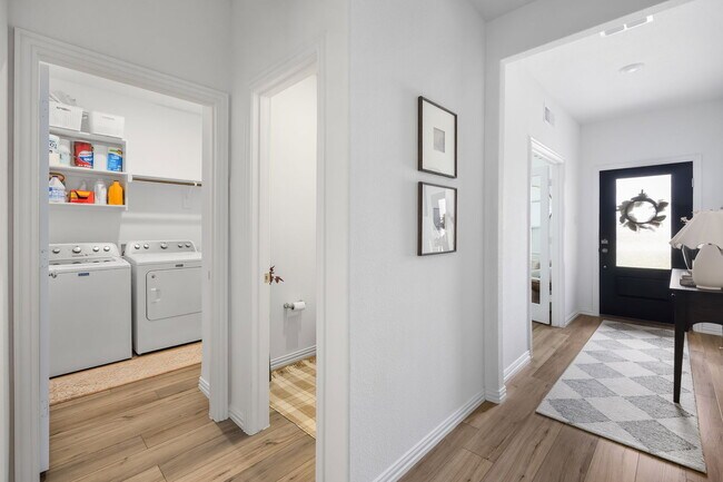 Building Photo - 10016 Thornapple Rd