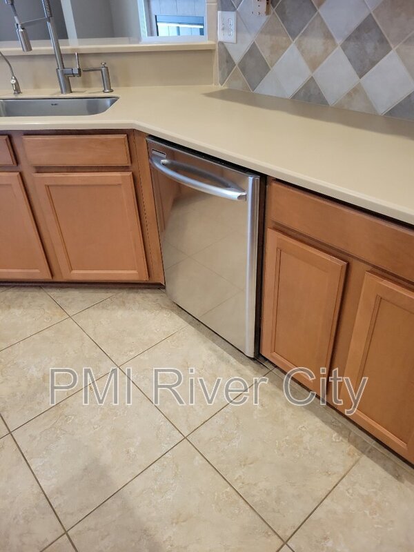 Building Photo - 14283 Big Spring St