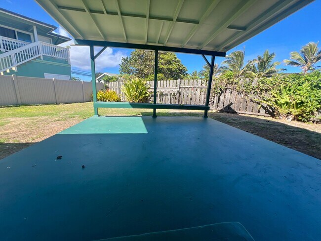 Building Photo - Beautiful, Bright & Airy Beach House--3Beds, 2Baths with Yard