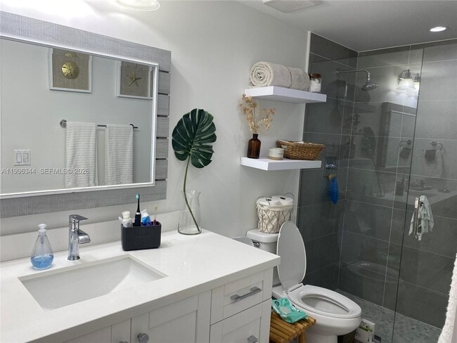 Building Photo - 2201 Brickell Ave