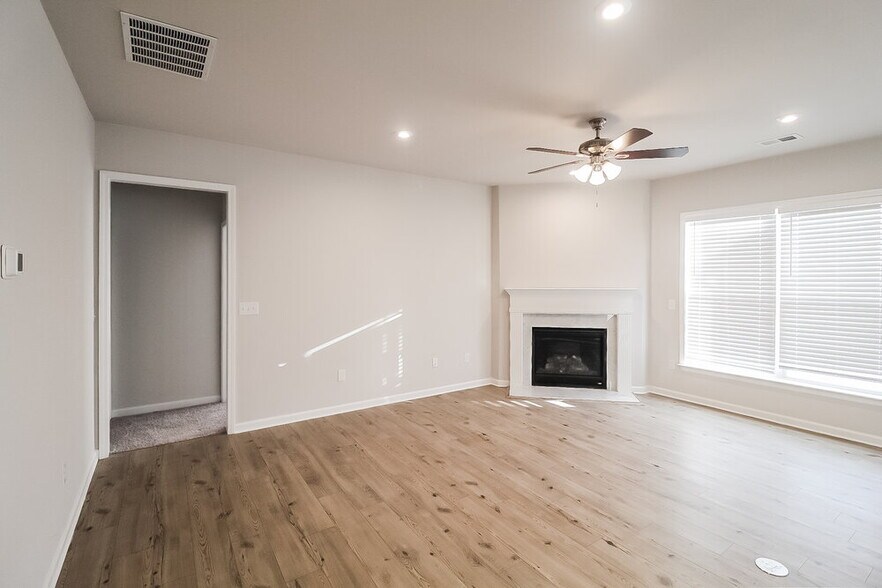 Building Photo - 206 Nuttall Dr