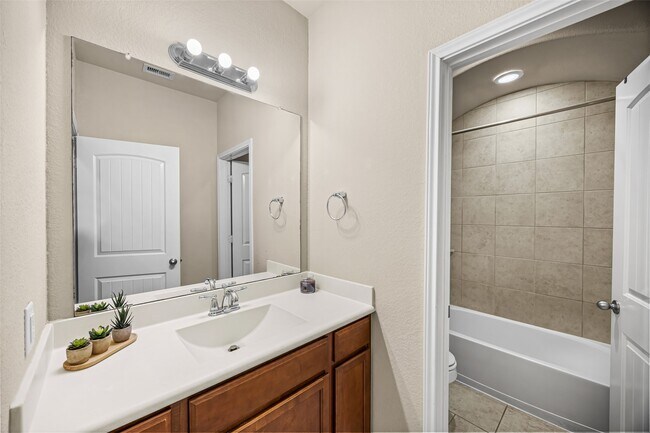 Building Photo - 5615 Glenfield Spring Ln