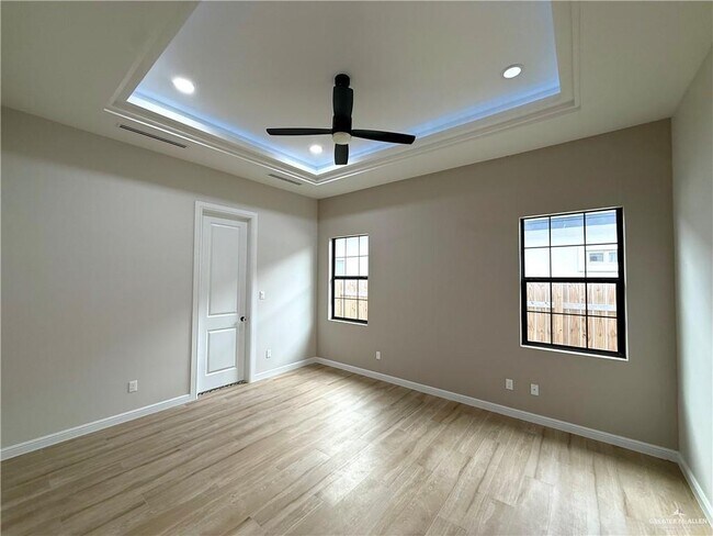 Building Photo - 33 Baylor Ave