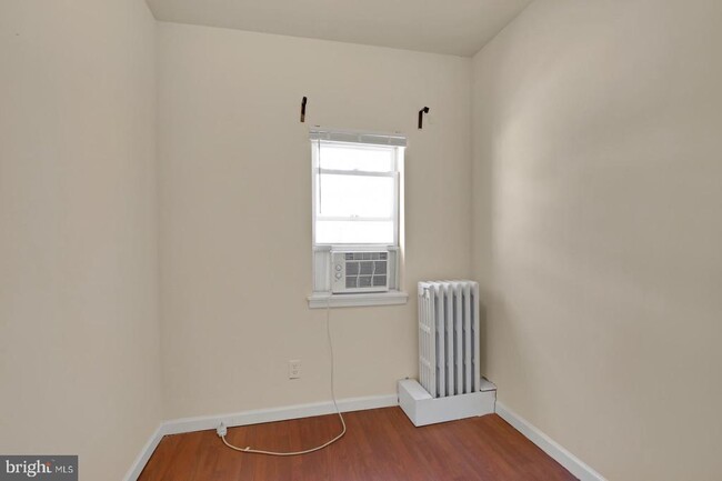 Building Photo - 2047 E Sergeant St