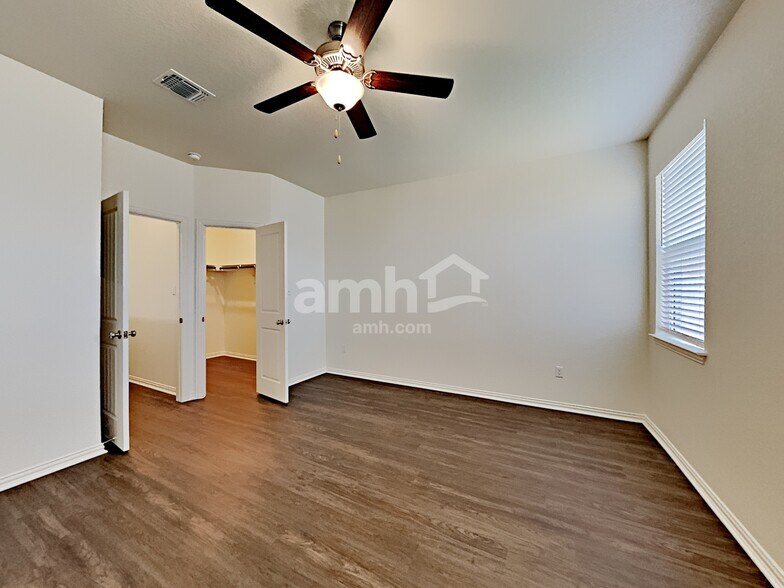 Building Photo - 2729 Meadowood Heights