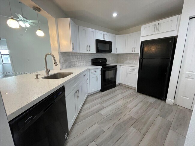 Primary Photo - 1042 Adams Ave
