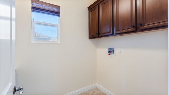 Building Photo - Stunning 4 Bedroom Home in Aliso Viejo!