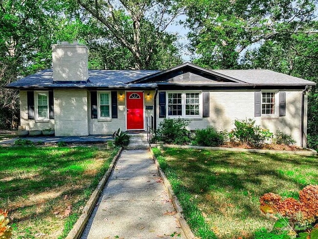 Building Photo - $265 per week! Move-In Ready Room Rental -...