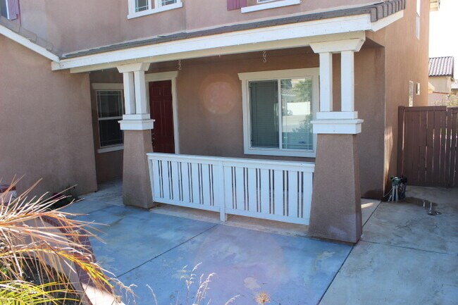 Building Photo - BEAUTIFUL LARGE 5 Bedrooms, 2.75 Bathrooms Home