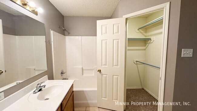 Building Photo - 10604 Boston Ave