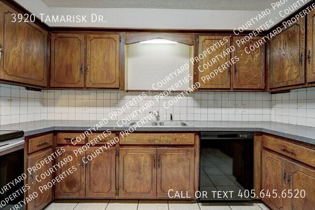 Building Photo - 3920 Tamarisk Dr