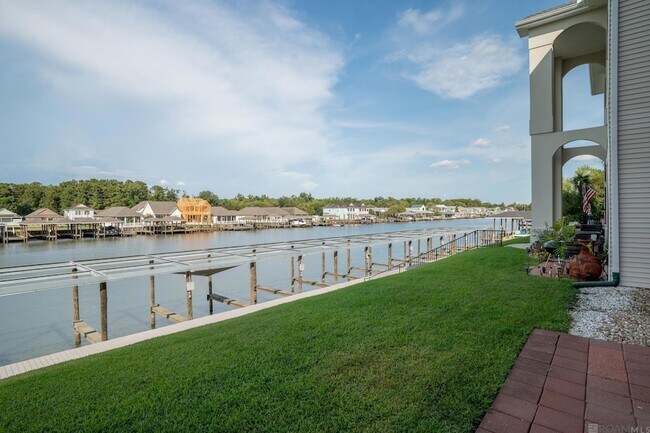 Building Photo - 12386 River Highlands Dr