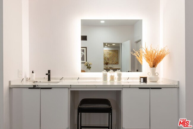 Building Photo - 1210 Kings Rd