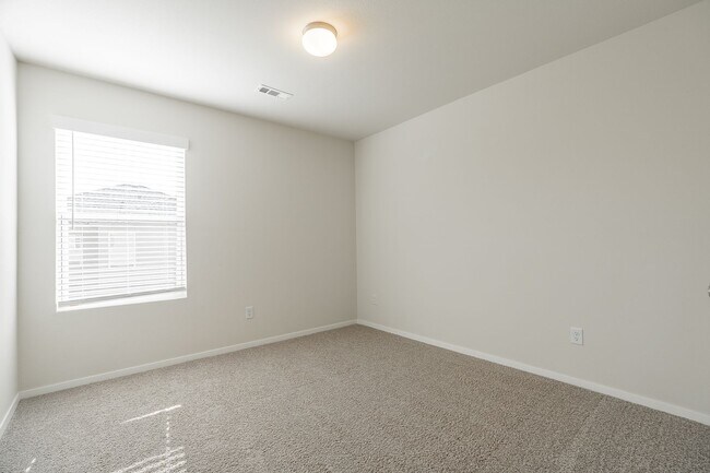 Building Photo - 3-bedroom 2 bath Home in Fayetteville!!