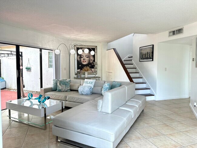 Building Photo - 152 Weybridge Cir