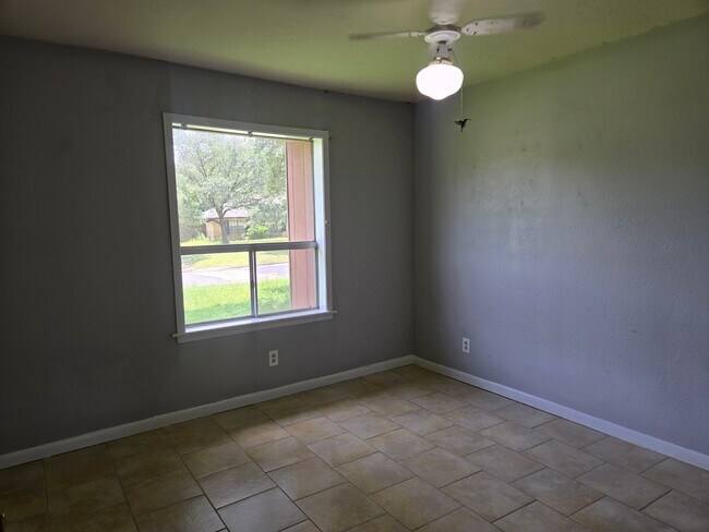 Building Photo - 3013 Normand Dr