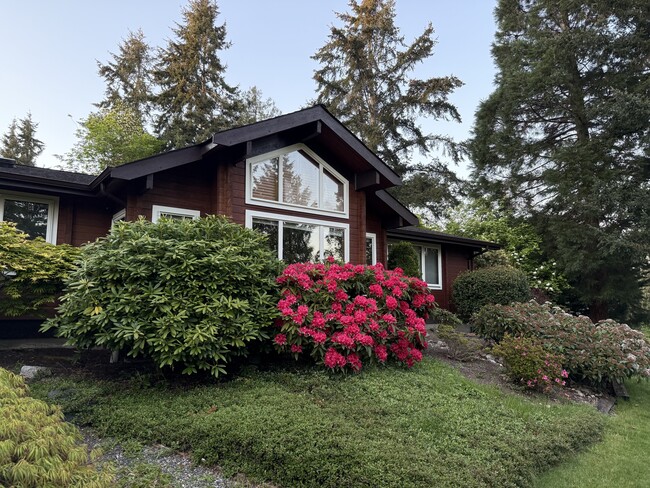 Primary Photo - 1106 NE Wing Point Way
