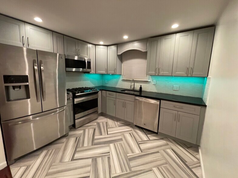 Primary Photo - 2314 Strahle St