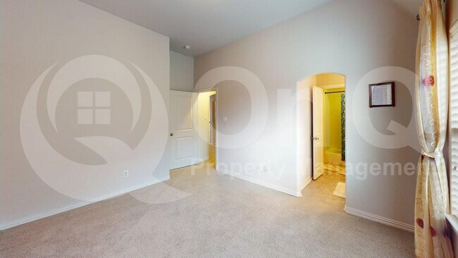 Building Photo - 5811 Lightfoot Ln