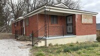 Building Photo - 194 E Biscayne Rd