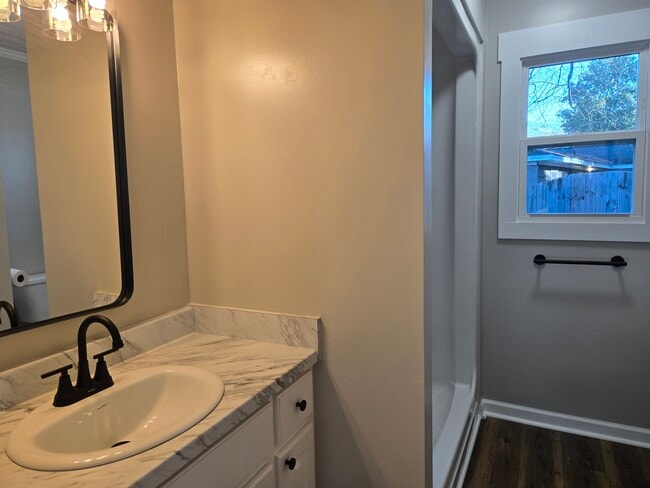 Building Photo - 24 Pine Cir