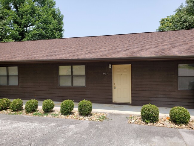 Primary Photo - Maryville Great Location 2BR 1BA