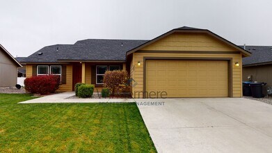 Building Photo - 247 Chapra St
