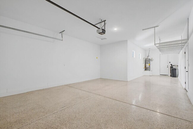 Building Photo - 13103 N 174th Dr