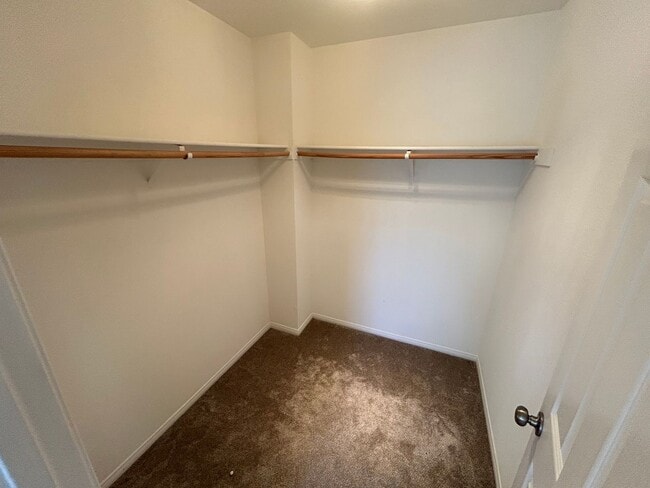 Building Photo - Beautiful Hidden Lake 3 Bed 3 Bath Home